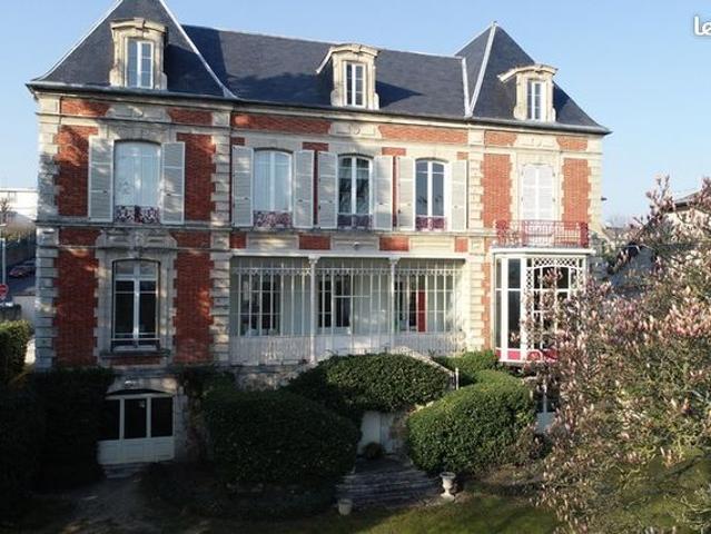 Maison 25 pièces 750 m²