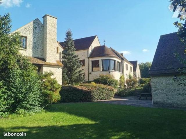 Maison 25 pièces 884 m²