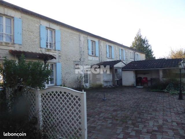 Maison 25 pièces 800 m²