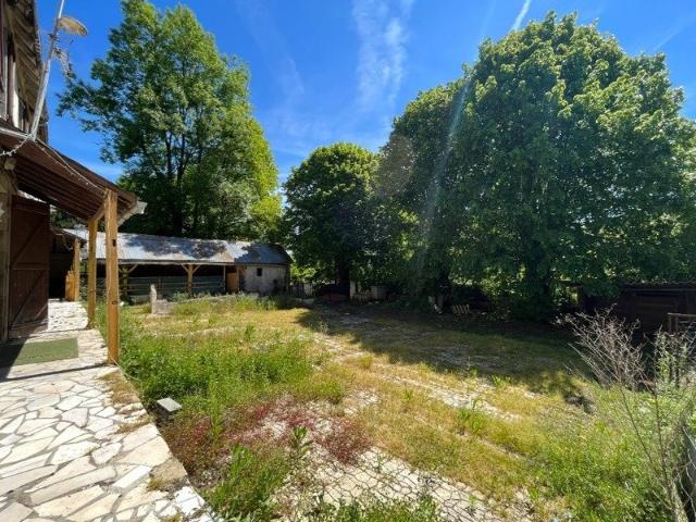 Maison 25 pièces 900 m²