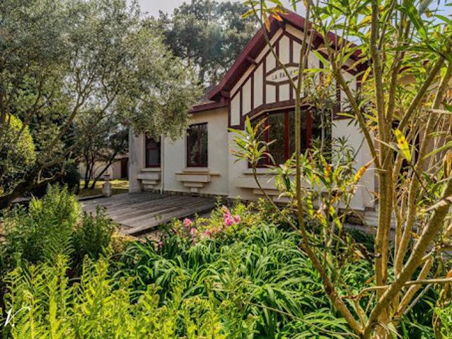 Maison en bord de mer avec jardin