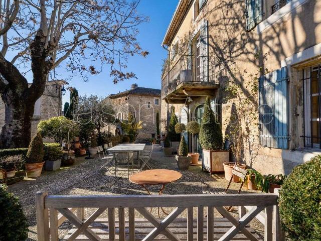 Maison 260 m2 Cabrieres d'Avignon
