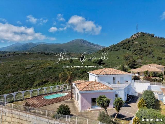 Maison 260 m² avec 2 logements indépendants et vue mer