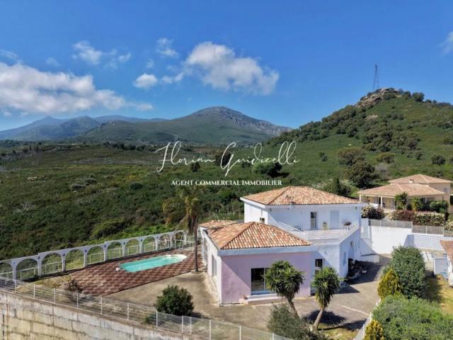 Maison 260 m² avec 2 logements indépendants et vue mer