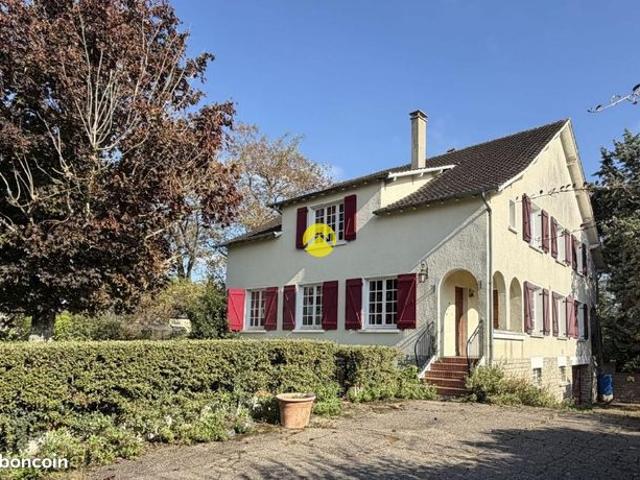 Maison 260m².7ch.Sous sol.sur2400m²
