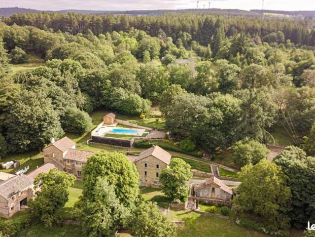 Maison 26 pièces 677 m²