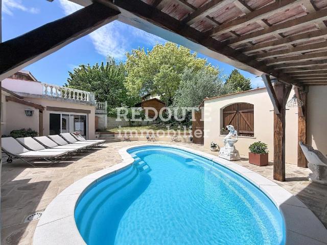 Maison 279 m²