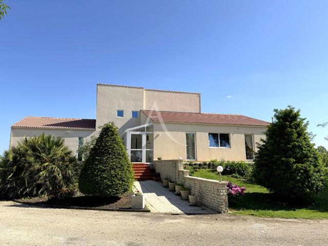 Maison 271 m² La Jonchère