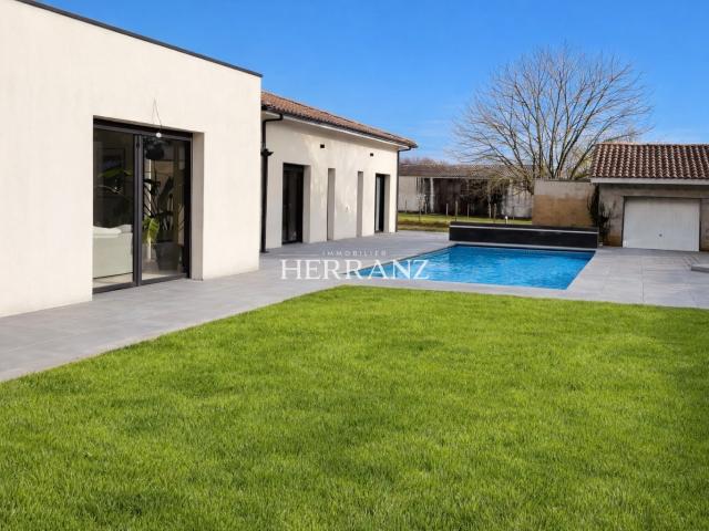 Maison 285m2 sur terrain arboré de 7708m2 Gauriaguet