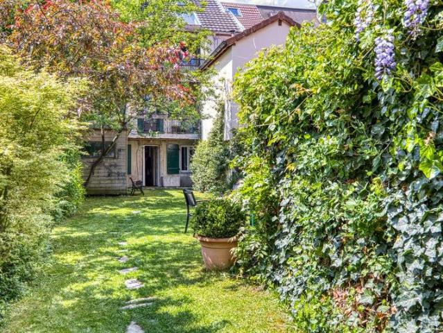 Maison 280 m2 Gex