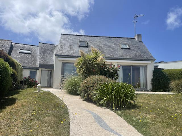 Maison en bord de mer avec jardin