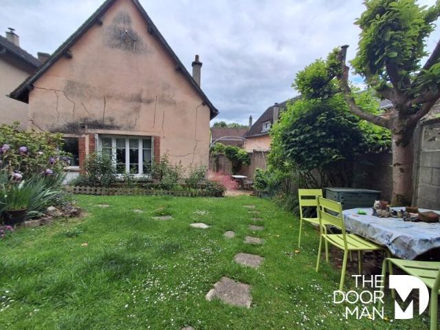 Maison 28300