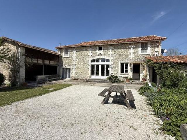 Maison 294 m2 nanteuil auriac de bourza