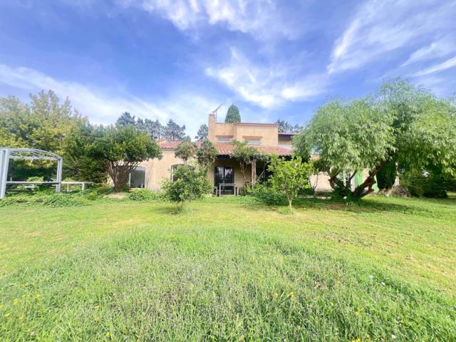 MAISON 290m2 avec terrain de 3 hectares