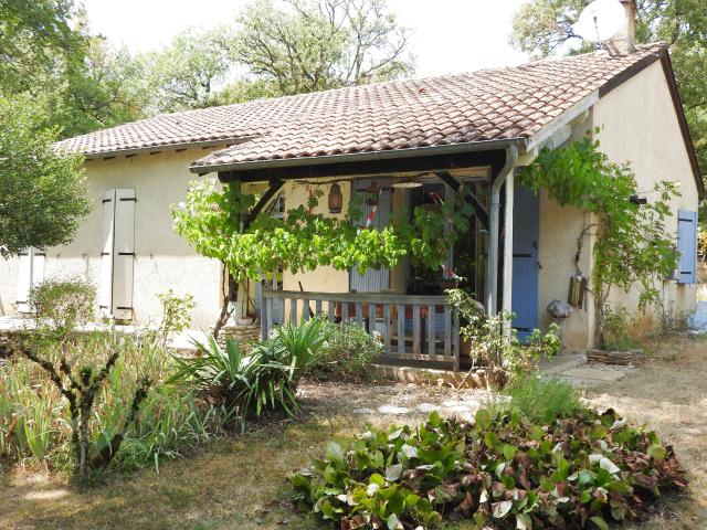 Maison 2 ch avec 4500m2 de terrain à Montgesty 46150