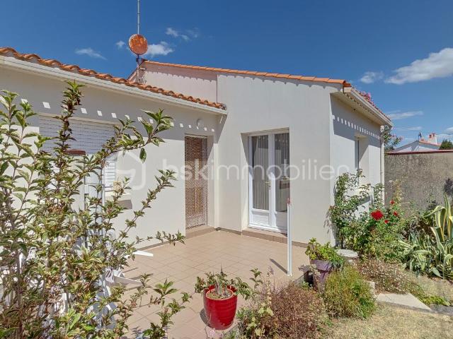 MAISON 2 CHAMBRES, 2 GARAGES CENTRE VILLE