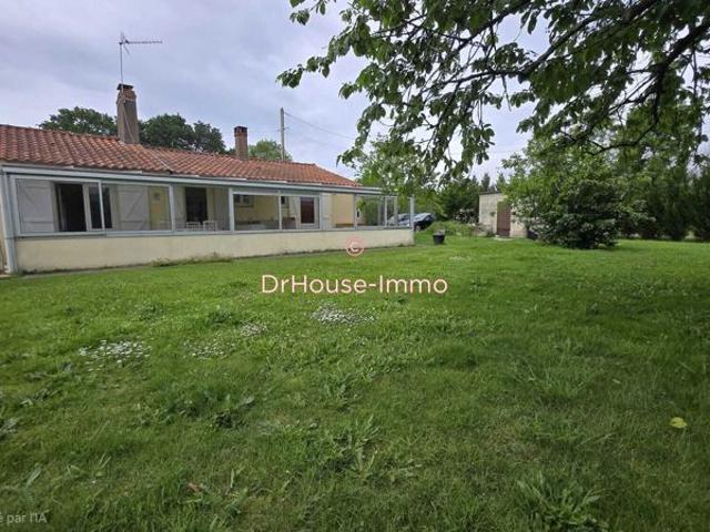 Maison 2 chambres Terrain 1000 M2 Le Pellerin Dépendance