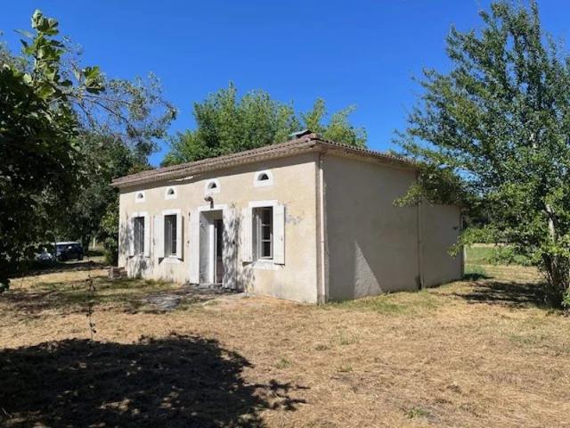 Maison 2 chambres en vente sur 9000 m² à Saint Symphorien