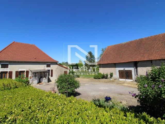 Maison 2 chambres et dépendances de 156 m² parcelle 1684 m²