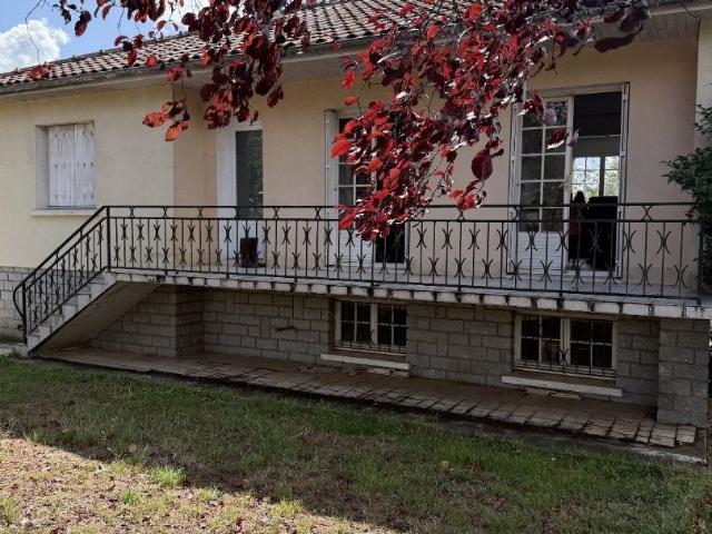 Maison 2 Chambres Sur Sous Sol Complet Avec Garage Et Terrai. 91m² Exideuil Sur Vienne