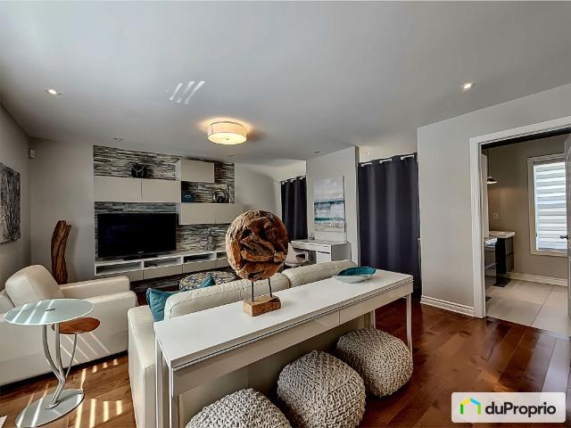 Maison 2 étages à vendre Blainville 4 chambres 2 salles de bain #1077