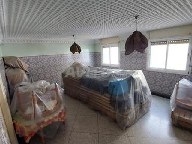 Maison 2 étages à Casa, 3 appartements et garage