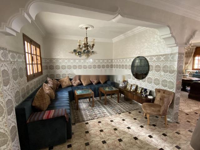 Maison 2 étages Bien Ensoleillée à Melk Chikh