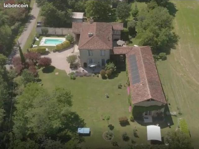 Maison + 2 gîtes + camping