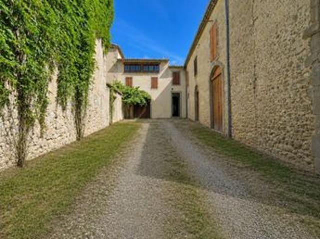 Maison 2 pièces 158 m²