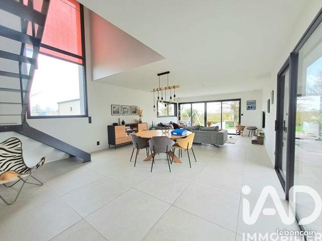 Maison 2 pièces 203 m²
