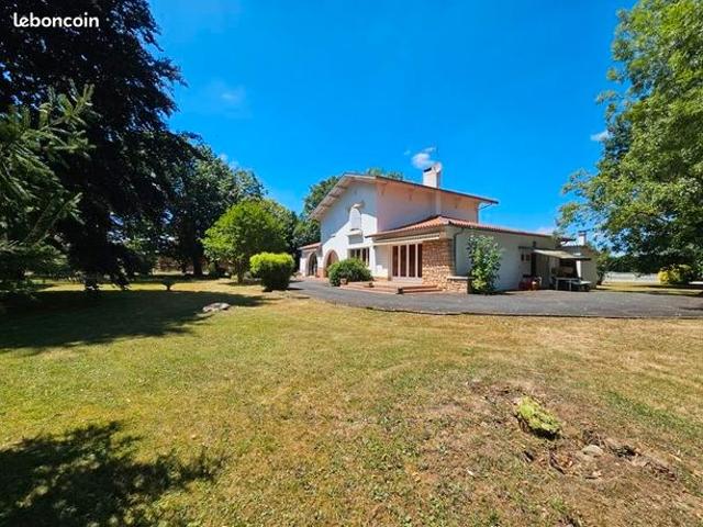 Maison 7 pièces 218 m²