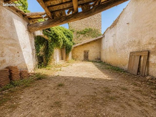 Maison 2 pièces 300 m²