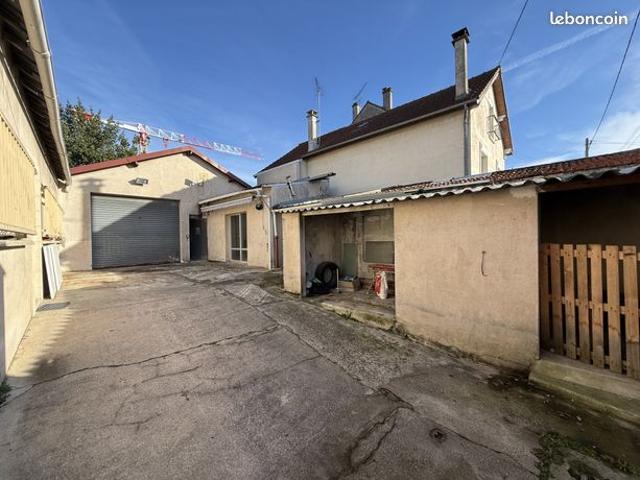 Maison 2 pièces 300 m²