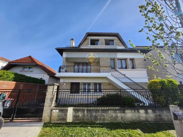 Maison 2ème étage 242 m2