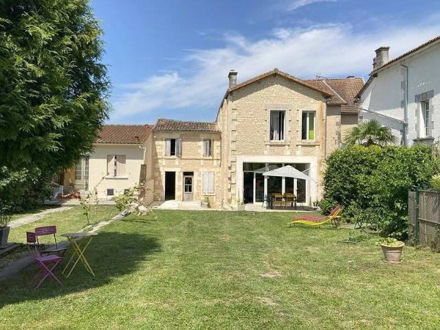 Maison 305 m2 Barbezieux Saint Hilaire