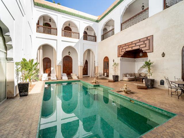 Maison avec piscine et jardin
