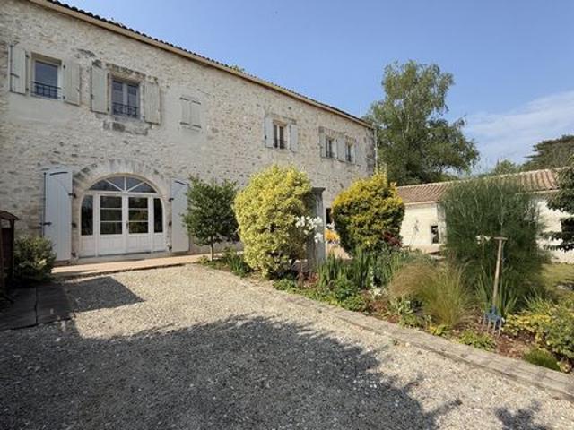 Maison 300 m2 vouzan