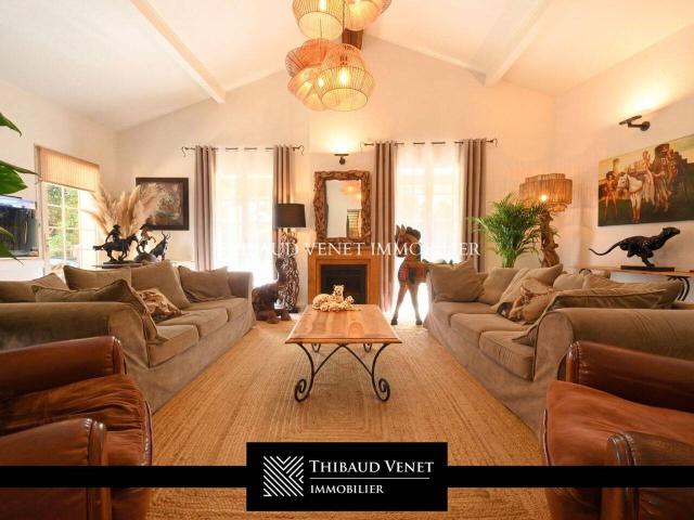 Maison 301 m2 Saint Maurice de Gourdans