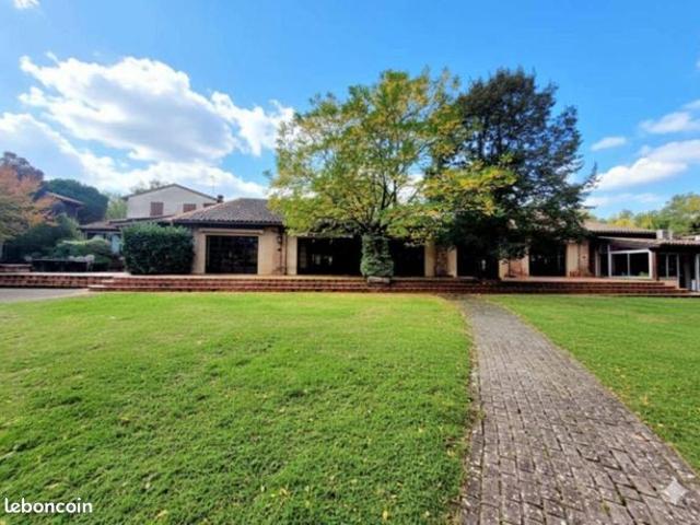 Maison 30 pièces 1 460 m²