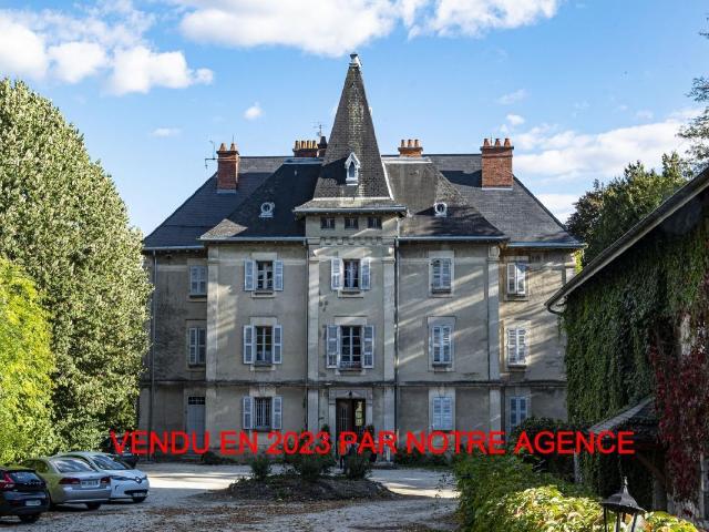 Maison 30 pièces 1 500 m²