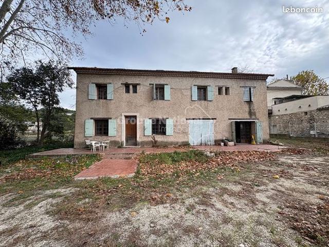 Maison 30 pièces 930 m²