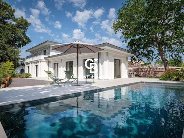 Maison avec piscine et jardin