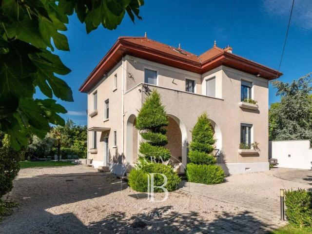 Maison 325 m2 Bron