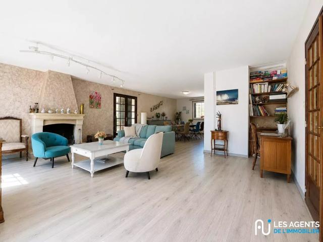 Maison 6 pièces 326 m²