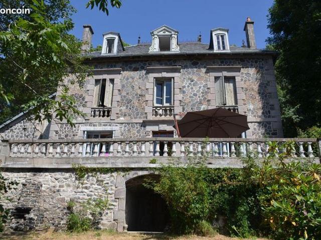 Maison 326 m² Vèze