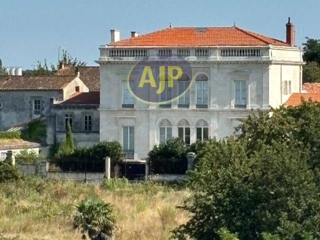 Maison 327 m2 Tonnay Charente