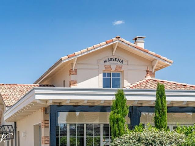 Maison avec piscine et terrasse