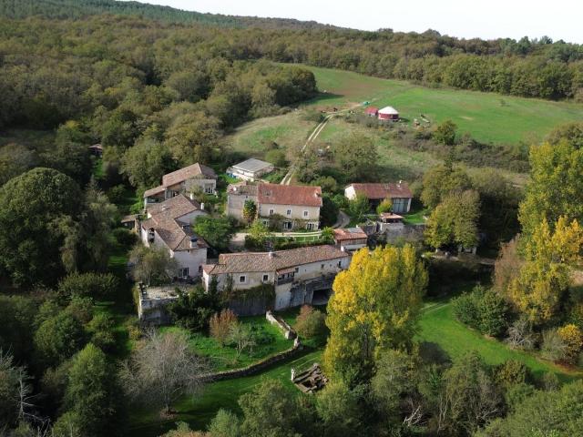 Maison 32 pièces 1 200 m²