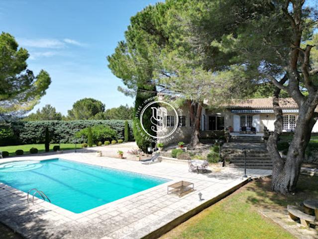 Maison avec piscine et jardin