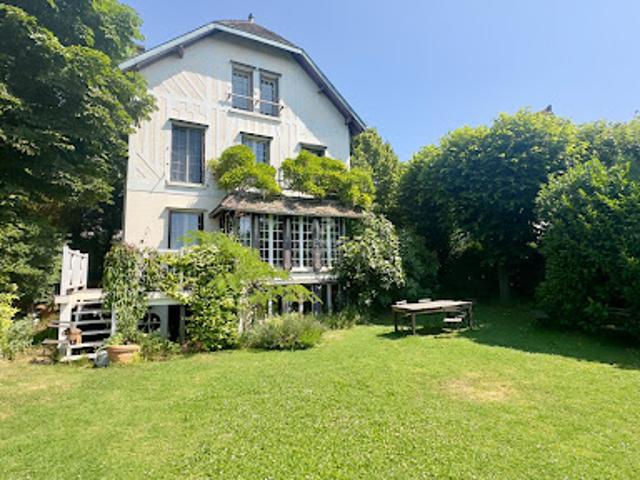 Maison avec jardin et terrasse